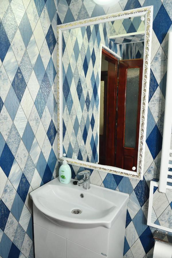 Casa Simescu I Hostel Caransebes Luaran gambar