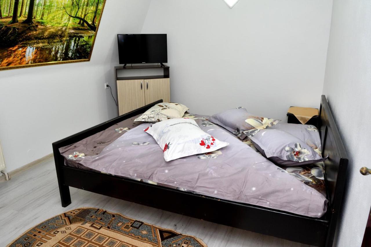 Casa Simescu I Hostel Caransebes Luaran gambar